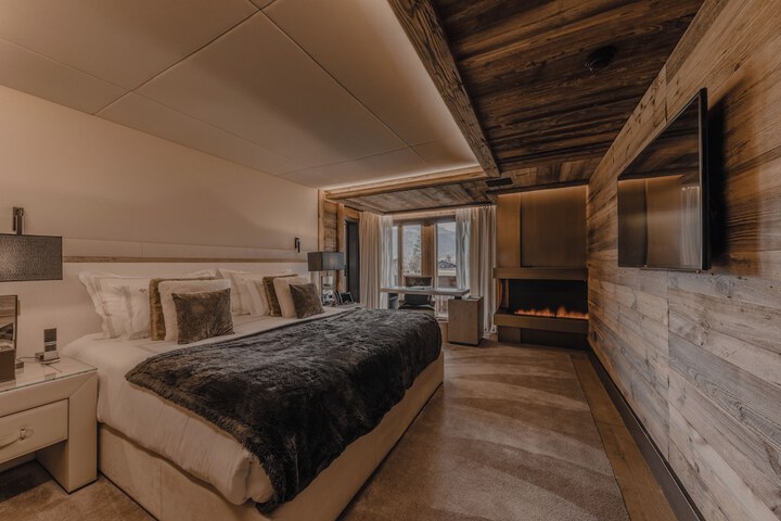 Room 13 of 90