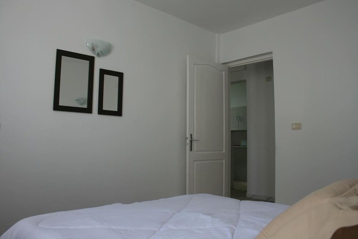 Room 9 of 33