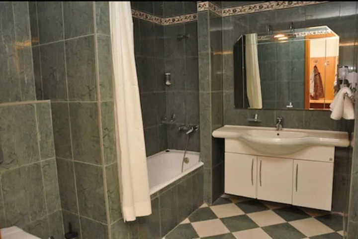 Room 8 of 21