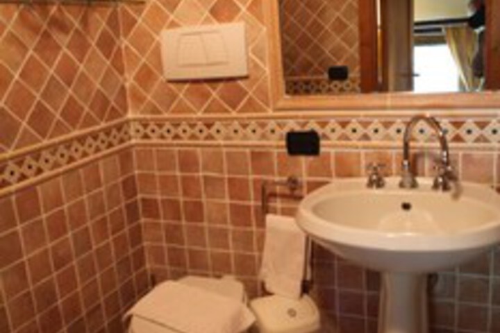 Room 5 of 40