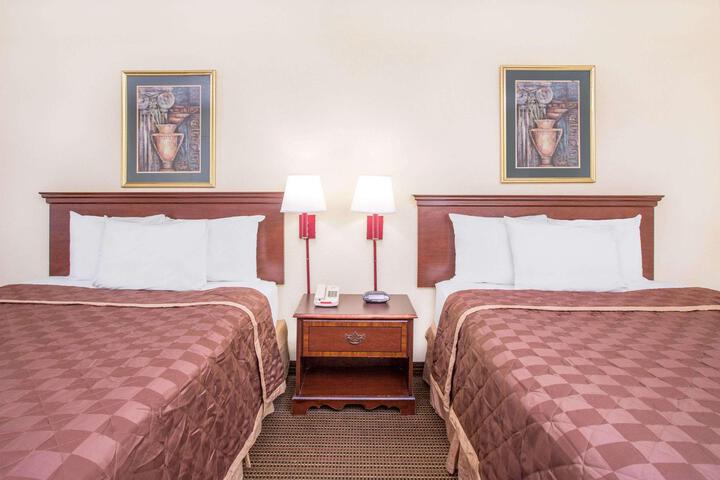 2 Queen Beds (11 of 11)