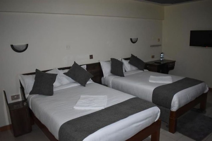 Room 6 of 14