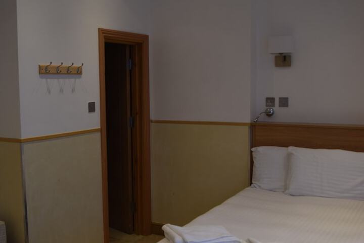 Room 12 of 90