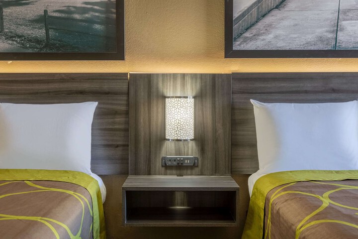 2 Double Beds (9 of 9)