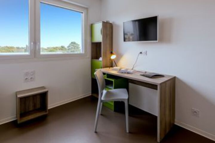Room 9 of 13