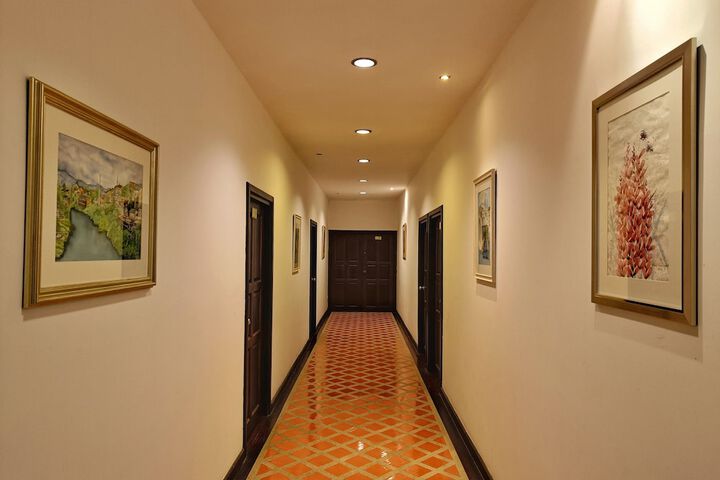 Room 18 of 90