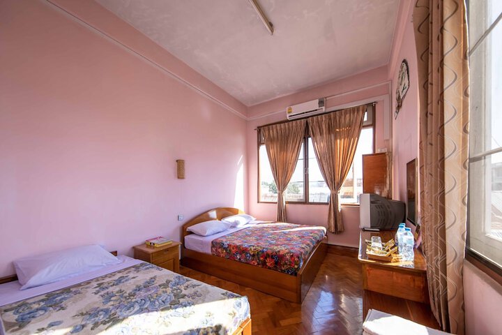 Room 17 of 28