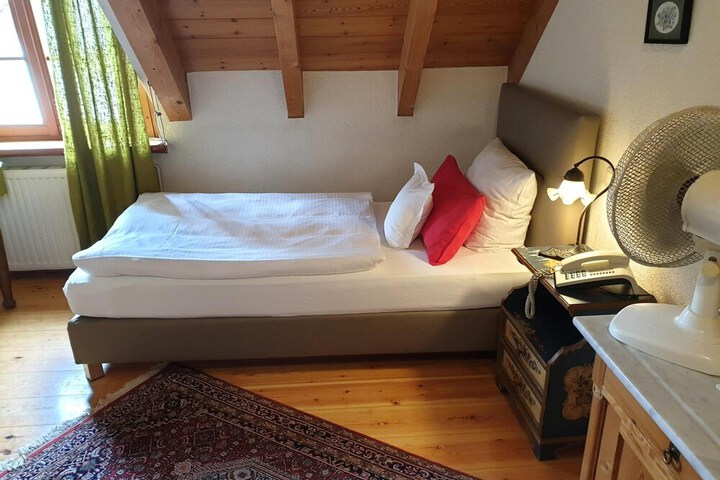 Room 15 of 36