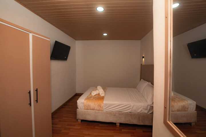 Room 11 of 39