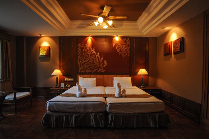 Room 6 of 51