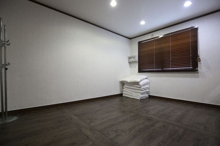 Room 5 of 53