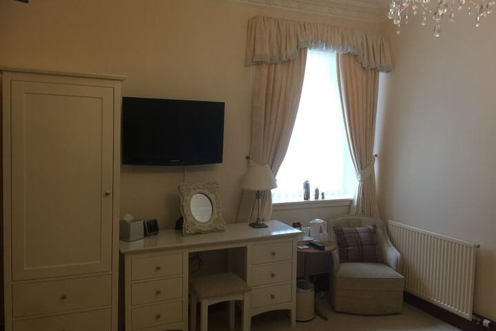 Room 12 of 76