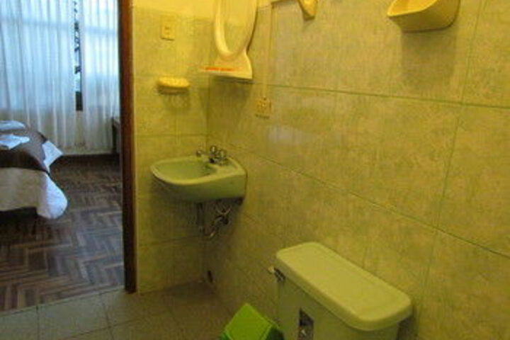 Room 2 of 34