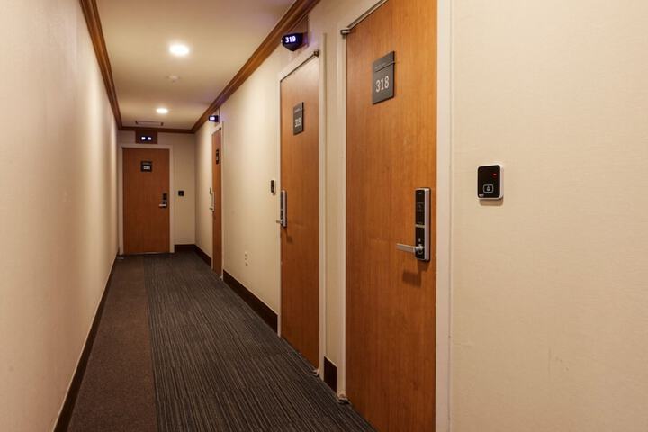 Ballroom/Hall 45 of 48