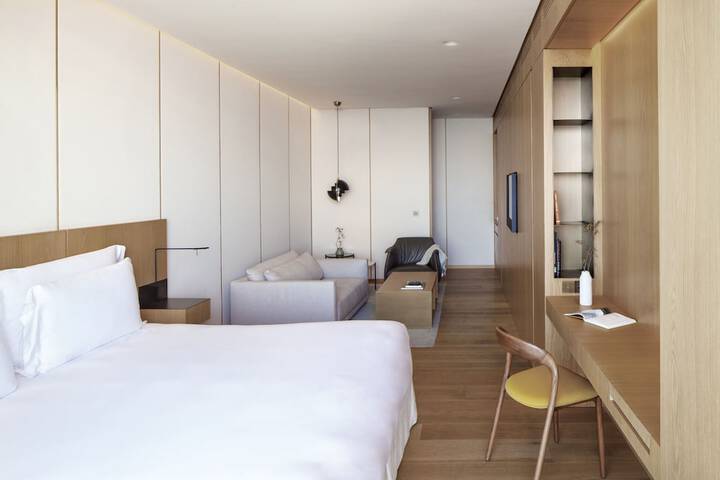 Room 18 of 95