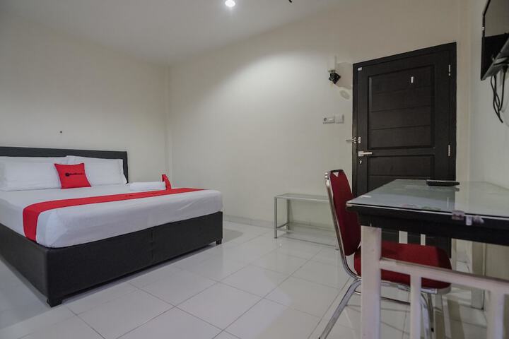 Exterior of RedDoorz Syariah near Jamtos Jambi