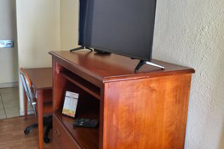 Room 6 of 6