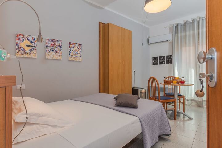 Room 42 of 90