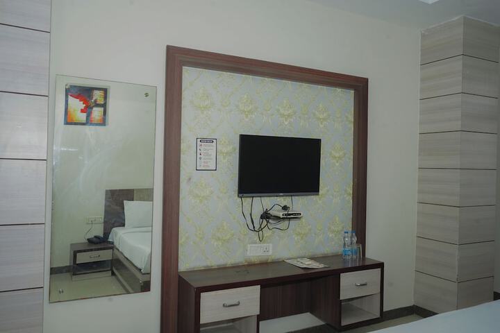 Room 14 of 30