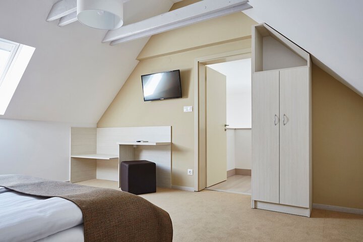 Room 16 of 67