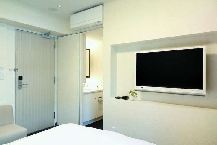 Room 27 of 48