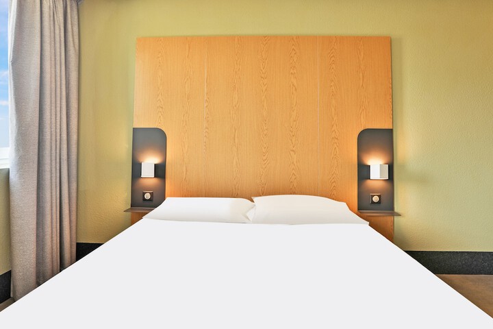 Room 6 of 31