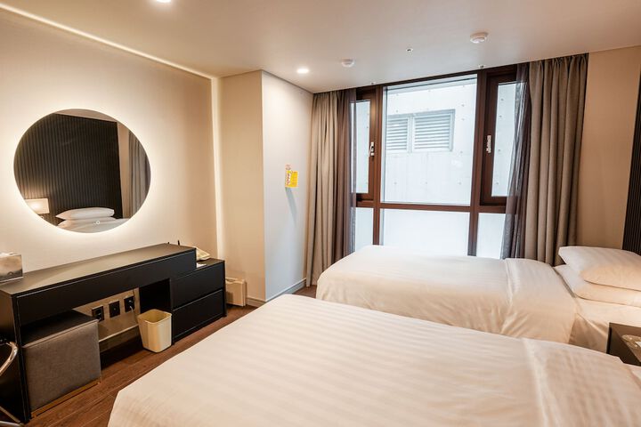 Room 18 of 82