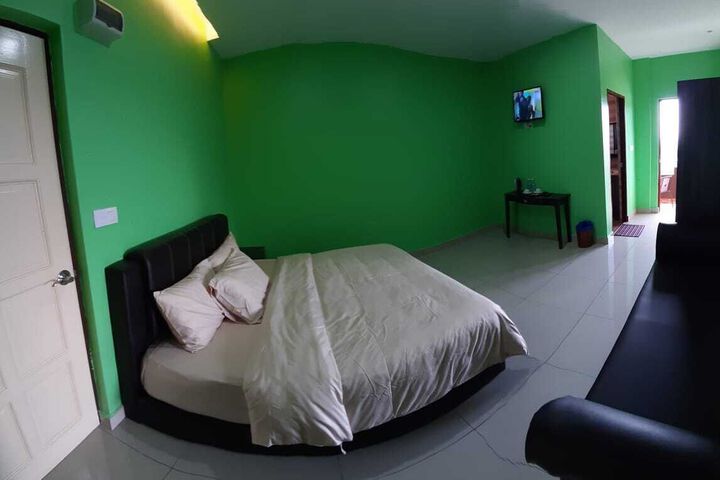 Room 3 of 41