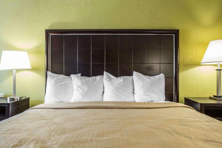 1 King Bed (1 of 9)