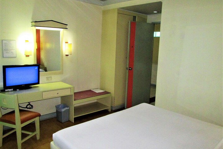 Room 14 of 22