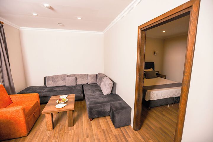 Room 8 of 33