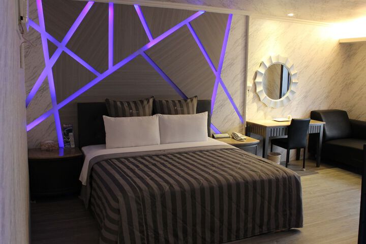 Room 2 of 24