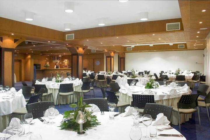Ballroom/Hall 38 of 43