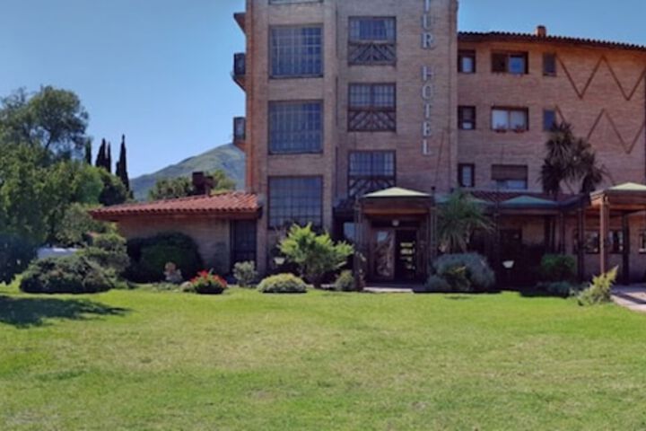 Hotel Exterior 13 of 19
