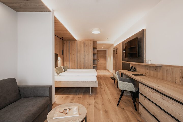Room 62 of 200
