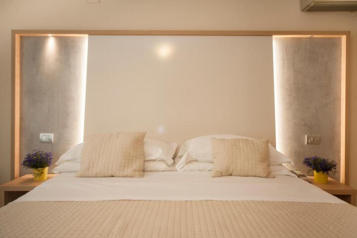 Room 12 of 36
