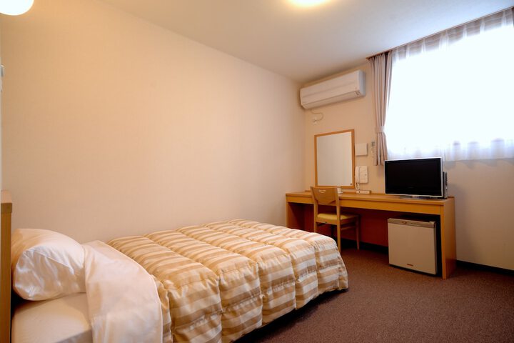 Room 2 of 16