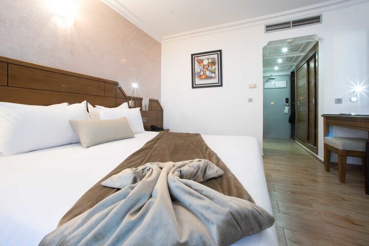 Room 12 of 255