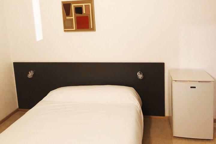 Room 12 of 27