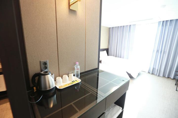 Room 10 of 40