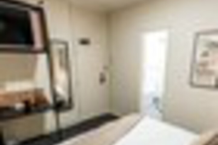 Room 14 of 63