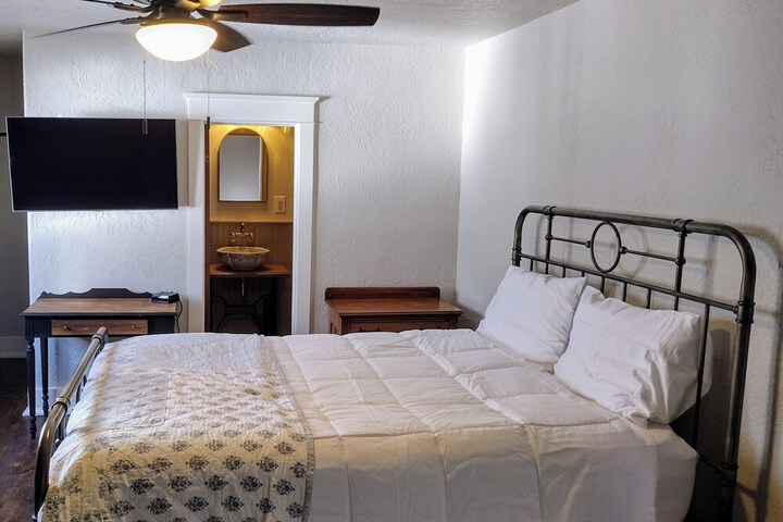 Room 16 of 21