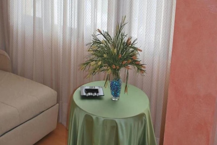 Room 8 of 34