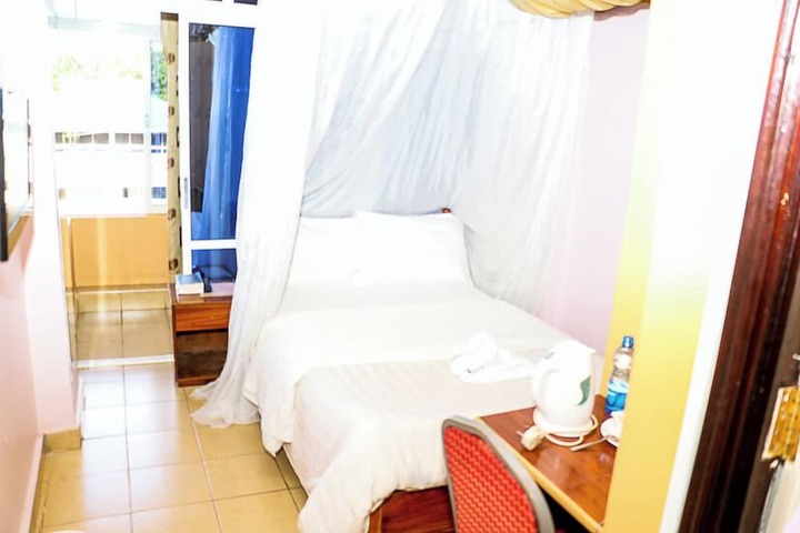 Room 33 of 108