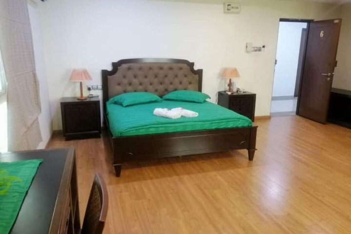 Room 4 of 75