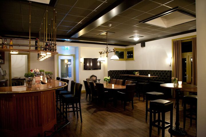 Lounge 50 of 66