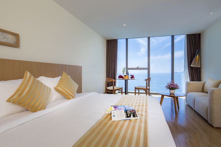 Room 16 of 180