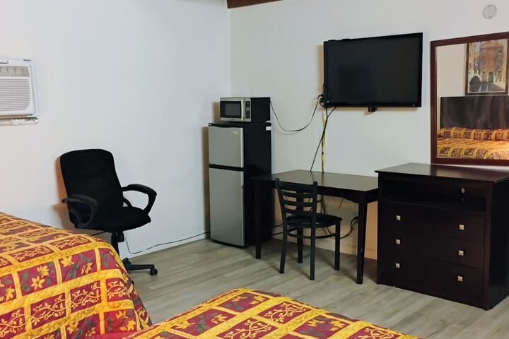 Room 5 of 6