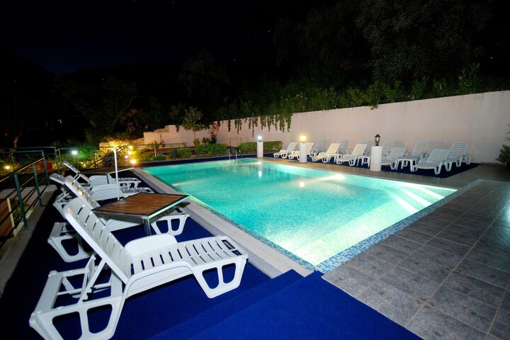 Pool 13 of 19