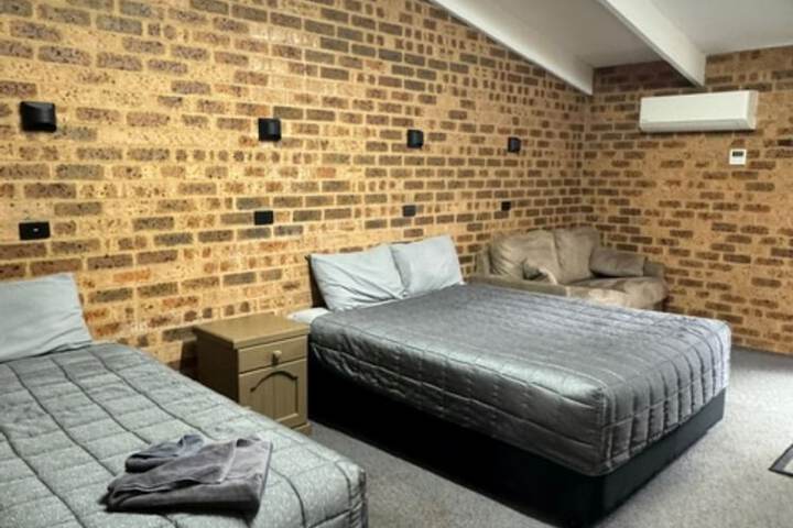 Room 12 of 32